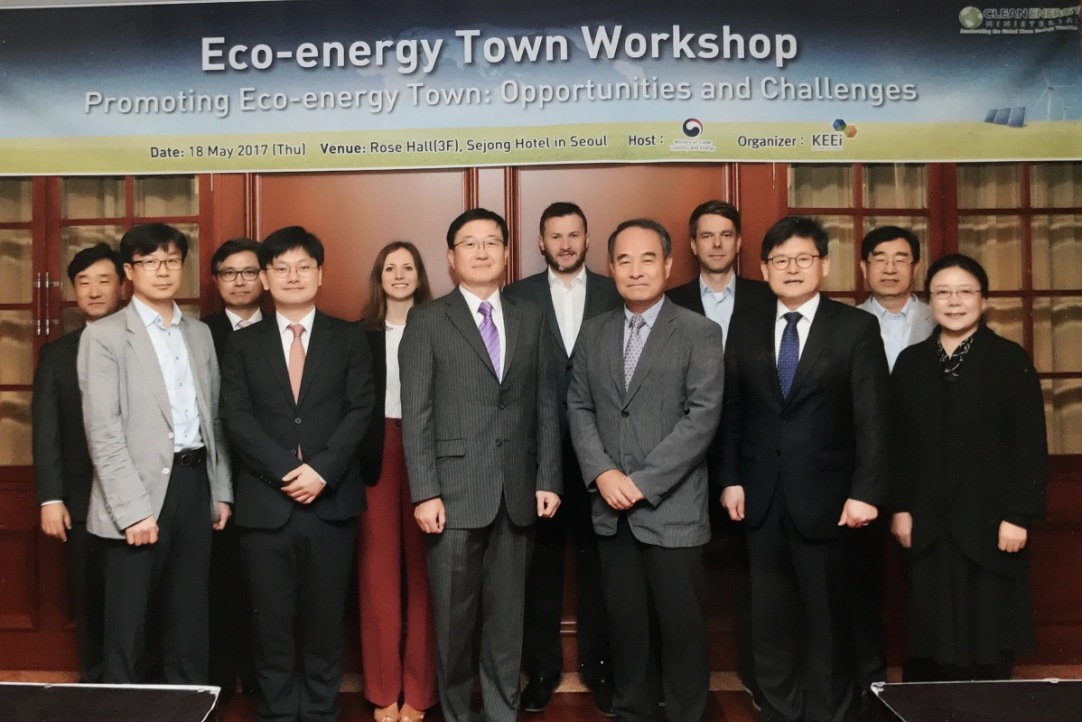 Priorities and tasks for energy saving in Russian cities presented in Seoul